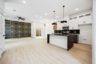 4601 Newberry St in Houston, TX - Building Photo - Building Photo