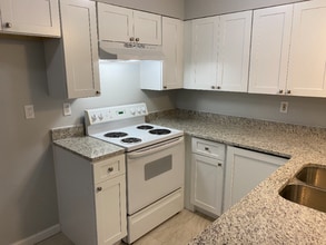 4073 Pine Valley Rd in Tucker, GA - Building Photo - Building Photo