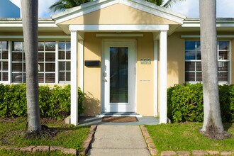 245 Cortez Rd in West Palm Beach, FL - Building Photo - Building Photo