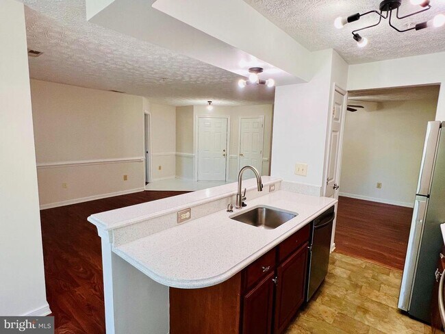 property at 2406 Forest Edge Ct
