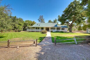 22242 Little Klondike Rd in Ramona, CA - Building Photo