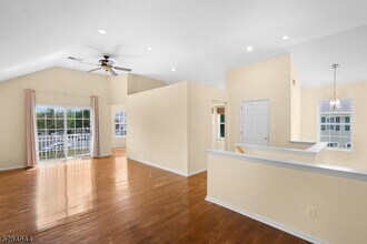 77 Williamson Ct in Bridgewater, NJ - Building Photo - Building Photo