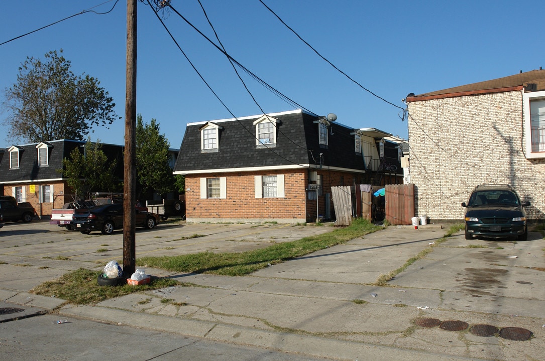 2212 Giuffrias Ave in Metairie, LA - Building Photo