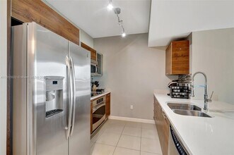 480 Hibiscus St, Unit 325 in West Palm Beach, FL - Building Photo - Building Photo