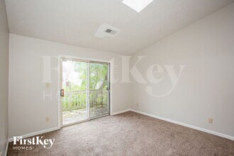 5043 W 57th St in Indianapolis, IN - Foto de edificio - Building Photo