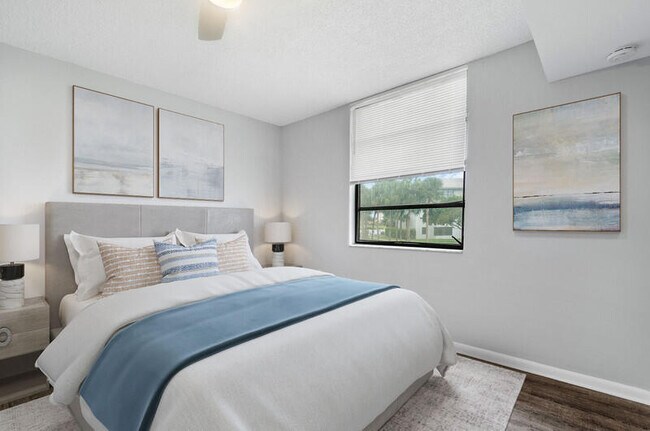3710 Whitehall Dr in West Palm Beach, FL - Building Photo - Building Photo