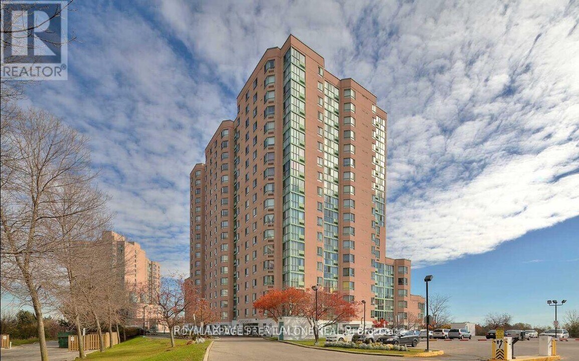 41 Markbrook Ln in Toronto, ON - Building Photo