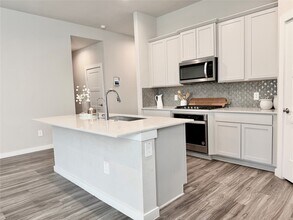 14273 Lake Lodge Dr in Conroe, TX - Building Photo - Building Photo