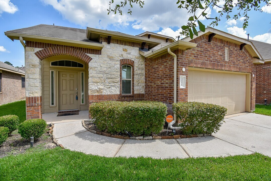 2106 Harmon Crest Ct in Spring, TX - Building Photo