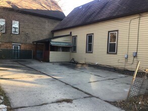 2078 S 17th St in Milwaukee, WI - Building Photo - Building Photo