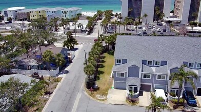 900 Harbour House Dr in Indian Rocks Beach, FL - Building Photo - Building Photo