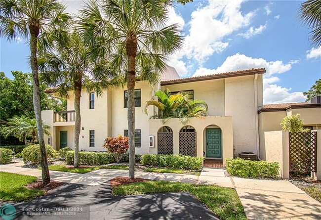 8334 Cypress Ln in Boca Raton, FL - Foto de edificio - Building Photo