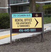 Garden Courts Apartments in Toronto, ON - Building Photo - Building Photo