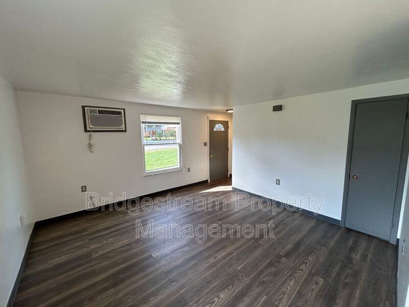 147 Oak St in Fairborn, OH - Building Photo