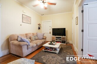 16 Fuller St, Unit 1 in Brookline, MA - Foto de edificio - Building Photo