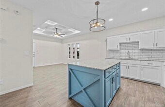 908 W La Pointe Ave, Unit 3 in Alton, TX - Foto de edificio - Building Photo