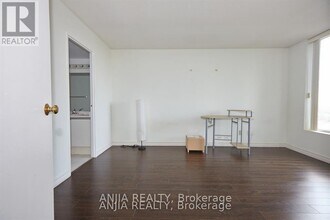 5765 Yonge St in Toronto, ON - Building Photo - Building Photo