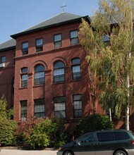 521 Pine St in Manchester, NH - Building Photo - Building Photo