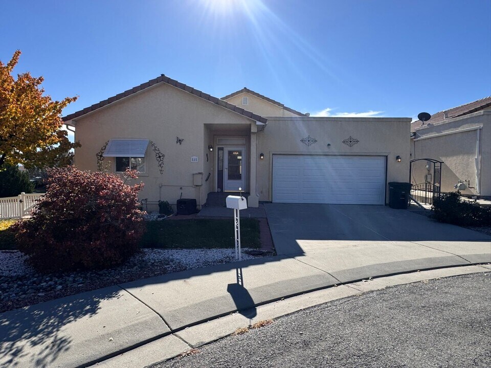 585 Grand Cascade Way in Grand Junction, CO - Building Photo