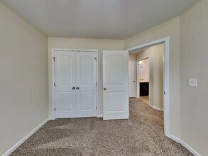 425 McCarthy Dr in Clayton, NC - Building Photo - Building Photo