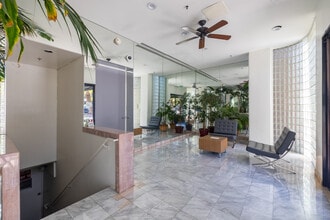 2 bedroom and 2 bath in Los Angeles, CA - Building Photo - Lobby