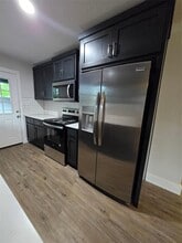 411 W 4th St in Flatonia, TX - Building Photo - Building Photo