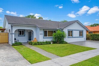 12724 NW 8th Ln in Miami, FL - Building Photo - Building Photo