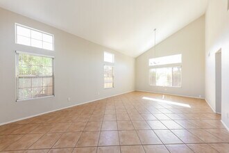 5203 W Kristal Way in Glendale, AZ - Building Photo - Building Photo