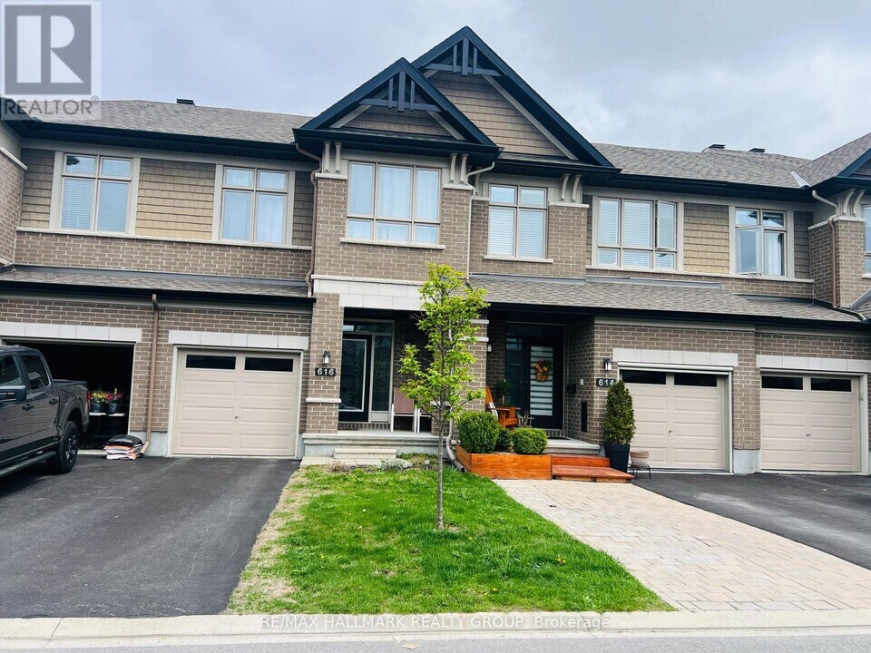 616 Guernsey Pl in Ottawa, ON - Building Photo