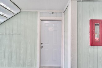 915 NE 199th St in Miami, FL - Building Photo - Building Photo