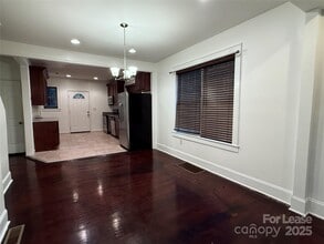 424 Woodvale Pl in Charlotte, NC - Building Photo - Building Photo