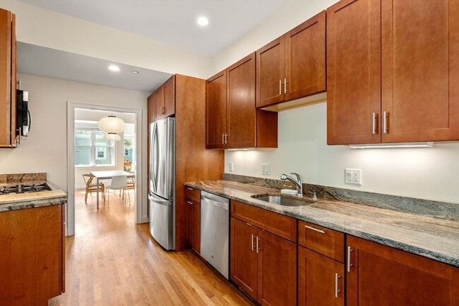 35R Lexington Ave in Somerville, MA - Building Photo - Building Photo