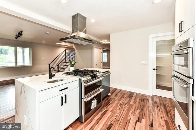 5311 Roosevelt St in Bethesda, MD - Building Photo - Building Photo