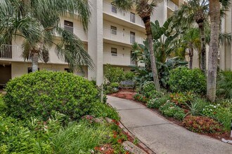 4175 S Atlantic Ave in New Smyrna Beach, FL - Building Photo - Building Photo