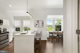 18 E Lancaster Ave, Unit 1B-PH-11 in Penn Wynne, PA - Building Photo