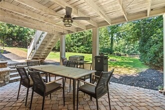 3201 Lakeridge Dr SE in Marietta, GA - Foto de edificio - Building Photo