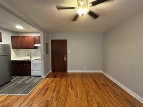 6956 N Ashland Ave in Chicago, IL - Building Photo - Building Photo