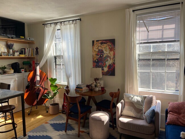27 S Russell St, Unit 2 in Boston, MA - Building Photo - Building Photo