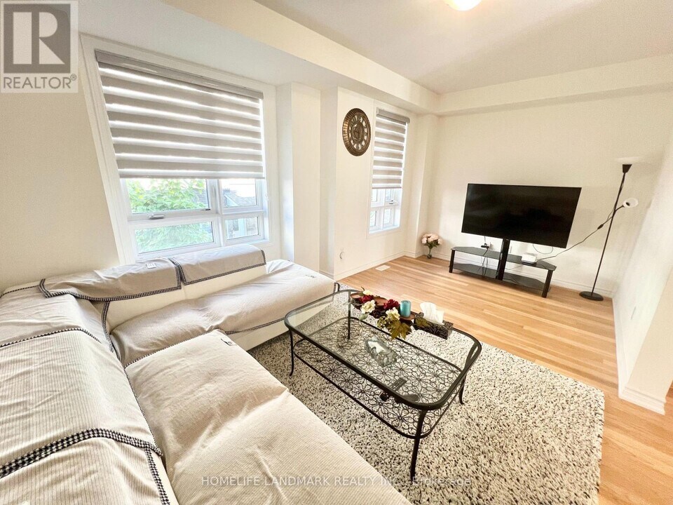 71 Massachusetts Ln in Markham, ON - Building Photo