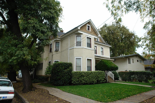 746 W 3rd St in Chico, CA - Foto de edificio - Building Photo