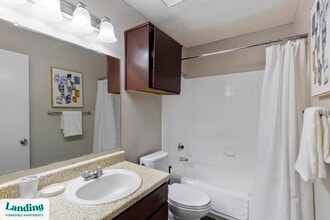 1919 W Tarrant Rd, Unit 214 in Grand Prairie, TX - Foto de edificio - Building Photo