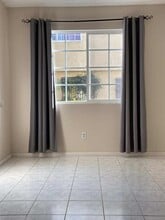 4109 W 5th St, Unit V4 in Santa Ana, CA - Building Photo - Building Photo