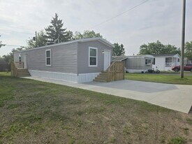 1424 East Dr in Alden, NY - Building Photo