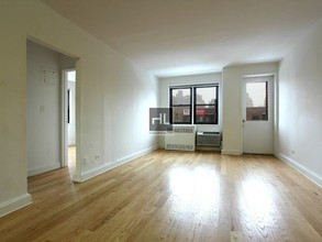 77 W 15th St-Unit -305 in New York, NY - Building Photo - Building Photo