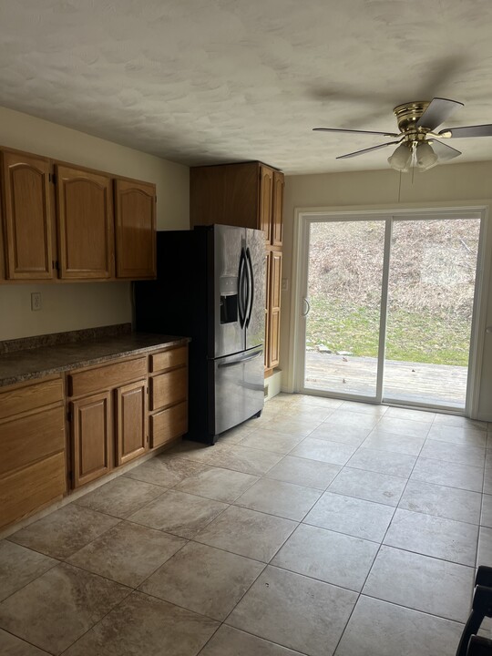 2064 Colchester Dr in Binghamton, NY - Building Photo