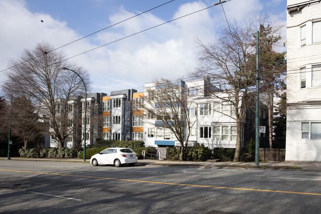 2133 Dundas St in Vancouver, BC - Building Photo - Primary Photo