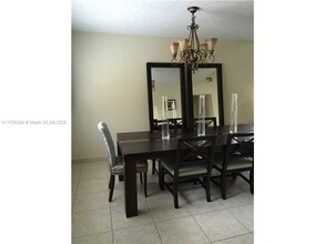 10863 NW 53rd Ln in Doral, FL - Building Photo - Building Photo