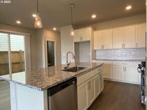 3923 Hematite Ln in Hillsboro, OR - Foto de edificio - Building Photo