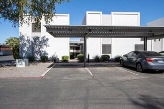 8568 E Indian School Rd, Unit C in Scottsdale, AZ - Building Photo - Building Photo
