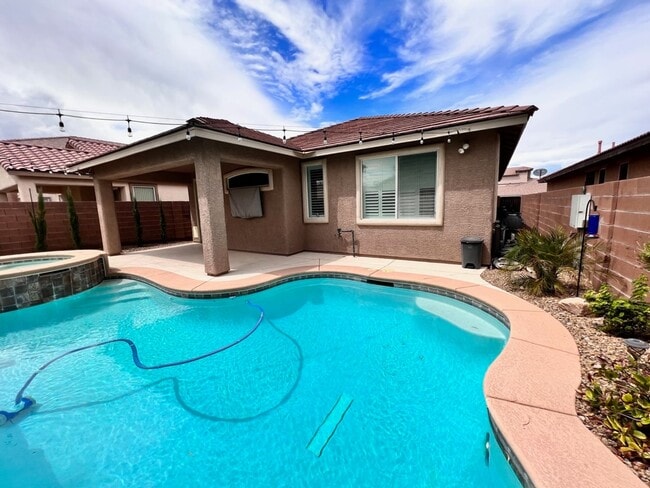 property at 7885 Limestone Arch Ave